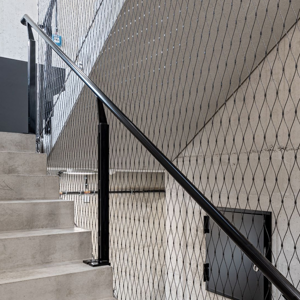 Staircase mesh netting
